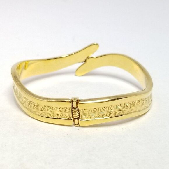 Vintage Monet Bypass Design Gold Tone Hinged Bangle Bracelet, Retro Estate - Picture 5 of 7